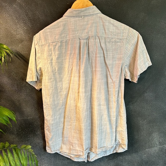 Ocean Currents clean lines light grey short sleeve shirt. Casual & dressy - Picture 4 of 4
